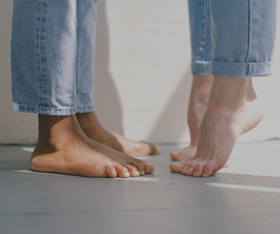Hallux Valgus vs. Hallux Rigidus: Ursachen, Unterschiede und Behandlungsmöglichkeiten